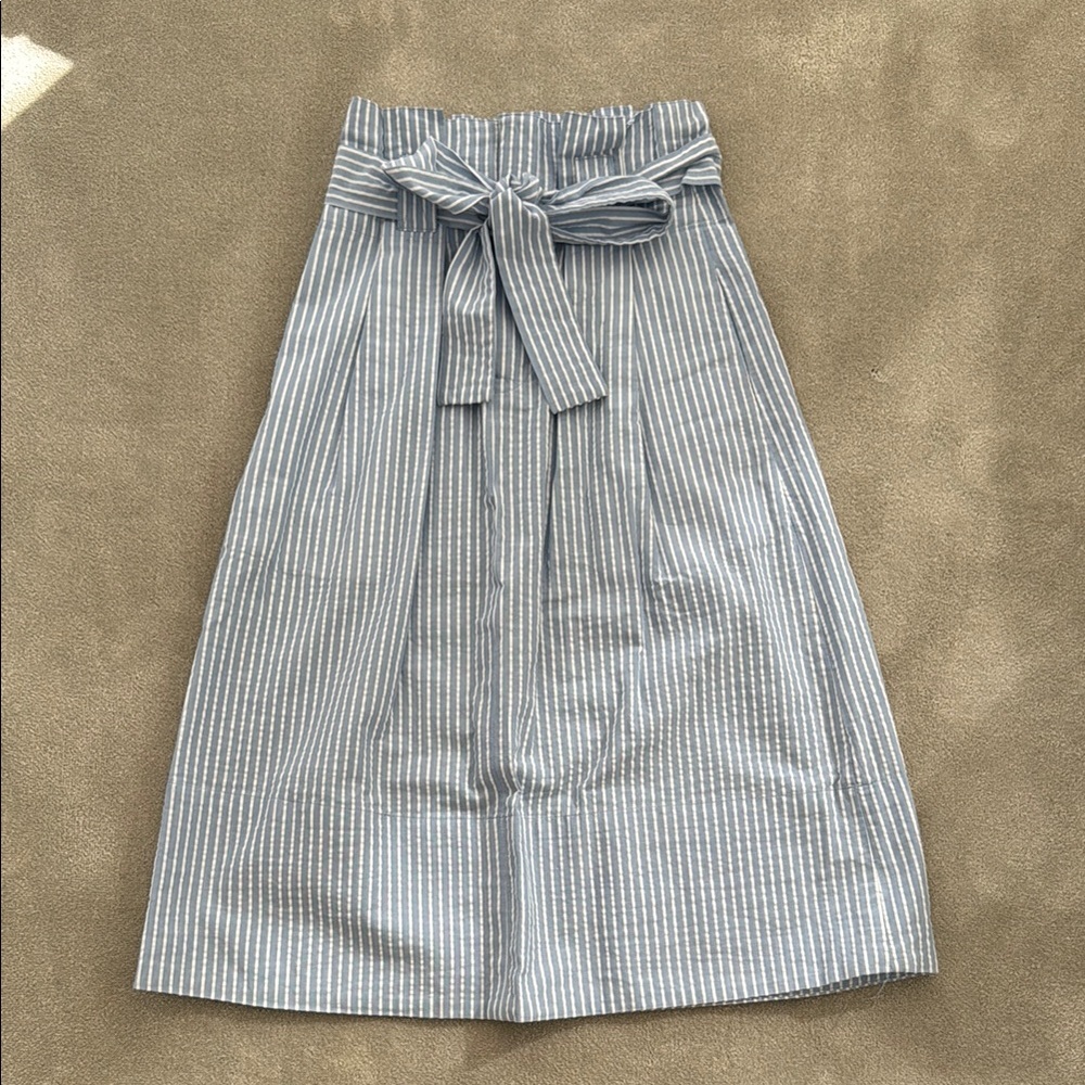 Club Monaco blue and white seersucker skirt, size 0